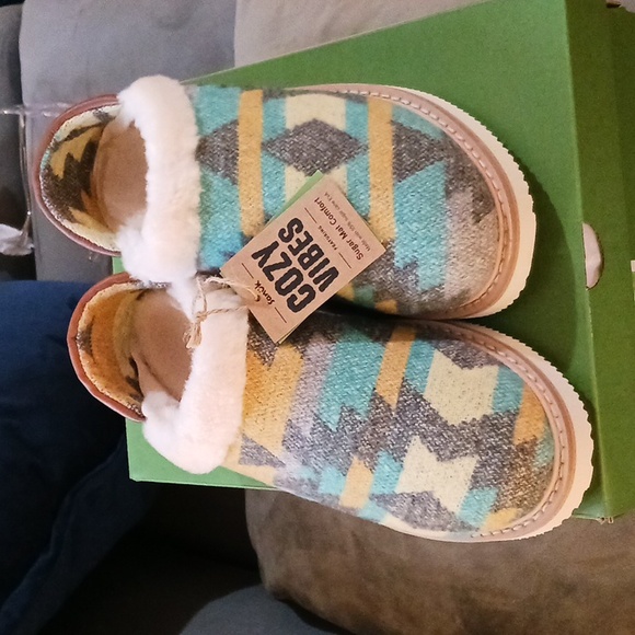 Sanuk Cozy Vibes Slippers - Picture 2 of 7